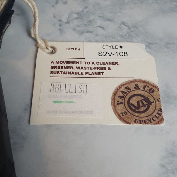 NWT Vaan & Co. Wallet and Phone Holder - Picture 4 of 9